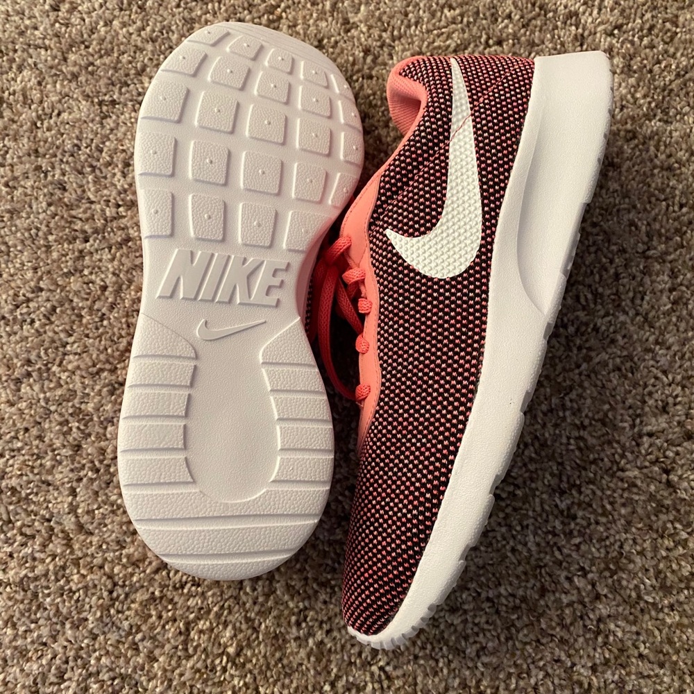 Women’s Nike tanjun - Picture 2 of 2